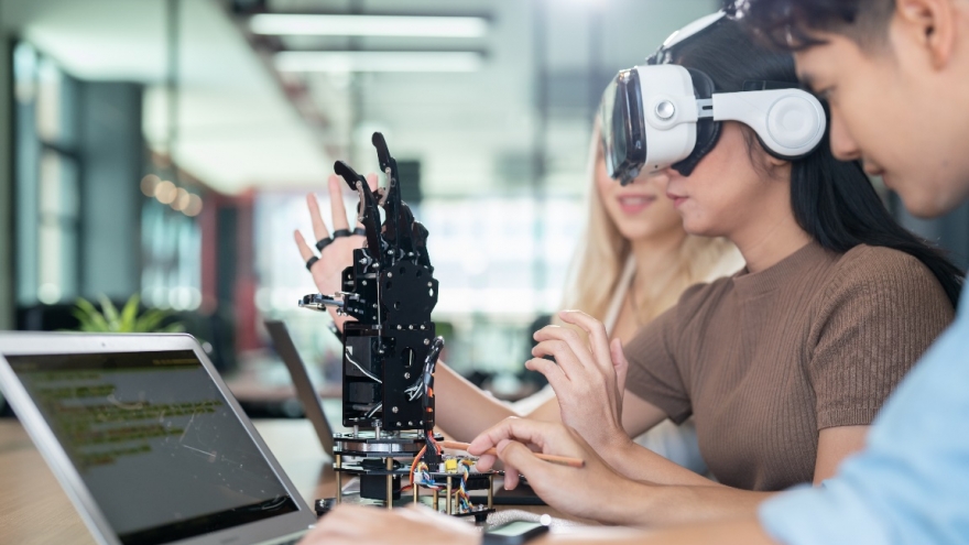 Trung Quốc tăng cường vai trò của AI và bồi dưỡng nhân tài chiến lược